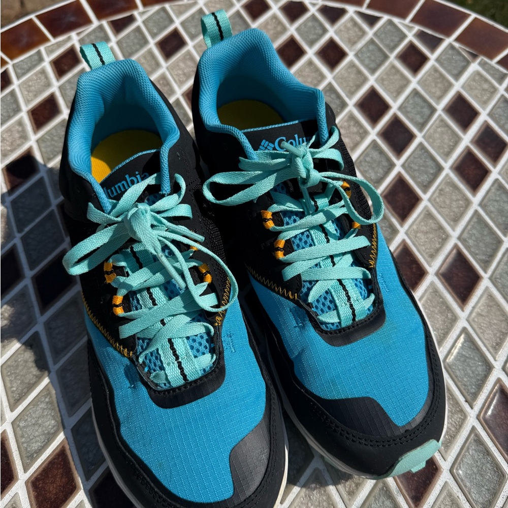 Columbia women’s Teal and Black Trail Sneakers